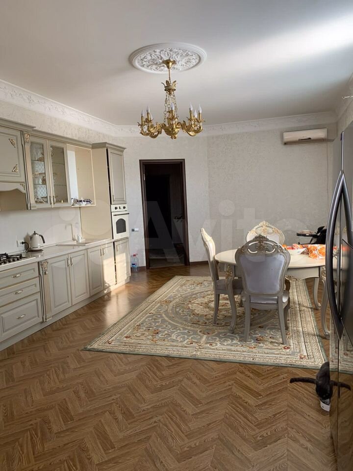 4-к. квартира, 140 м², 10/10 эт.