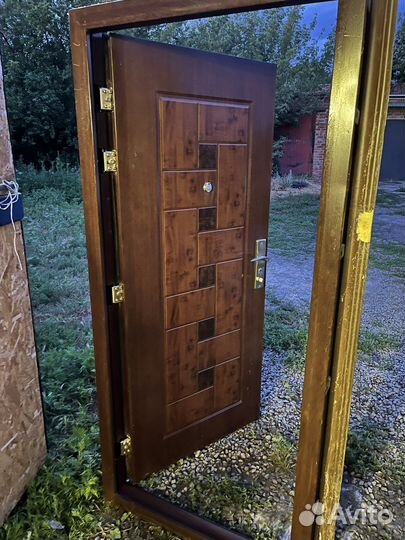 Металлическая дверь бу