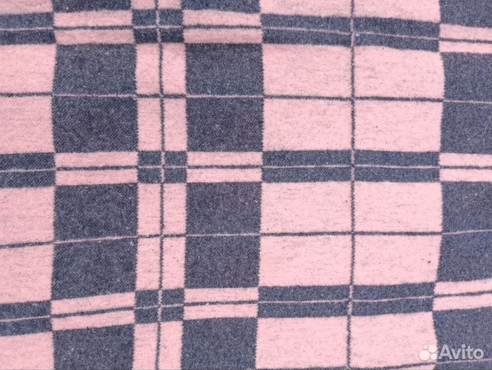 Одеяло полушерстяное 1,5 спальное 140*205