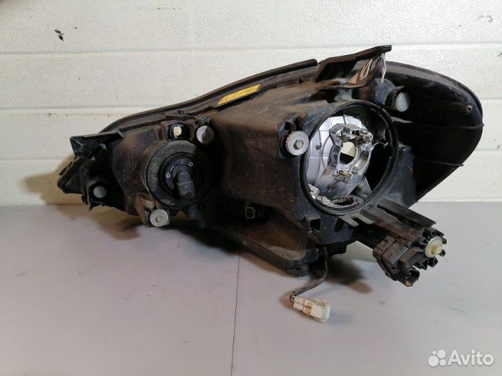 Фара правая Toyota Ipsum ACM21W 2azfe