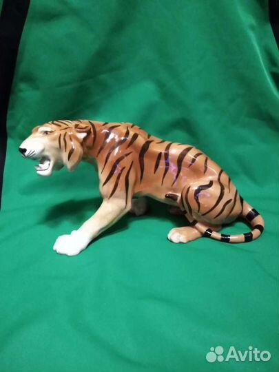 Фарфор. Тигр, (Шархан). лфз