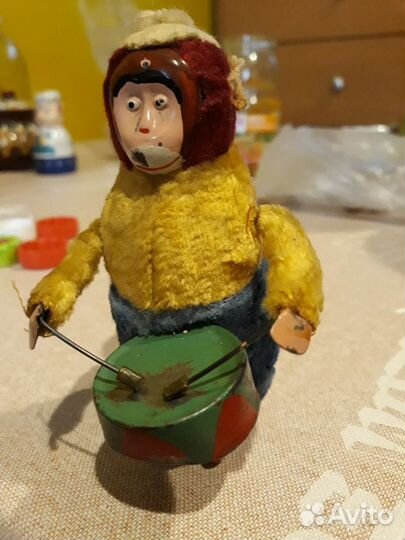 Игрушка заводная обезьянка
