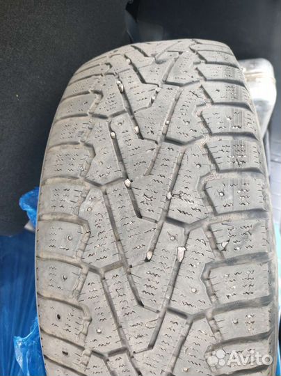 Pirelli Ice Zero 2 215/55 R16