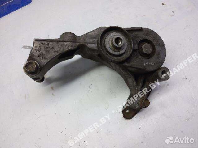Кронштейн генератора Opel Astra 897222554