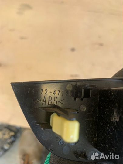 Кнопка стеклоподъемника задняя левая Toyota Prius