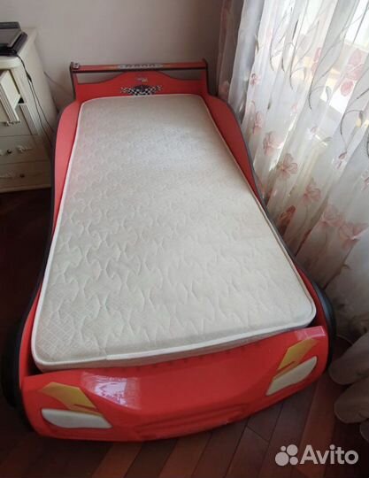 Детская кровать машина с матрасом