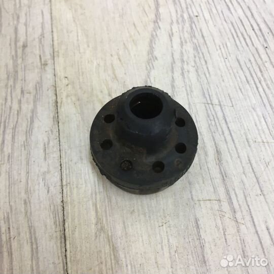 Кронштейн крепление Опора радиатора Renault logan