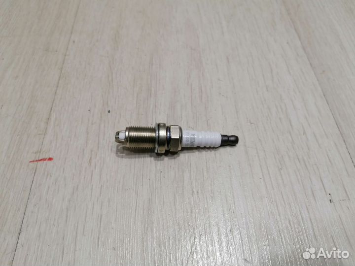 Свеча зажигания Nissan terrano D10