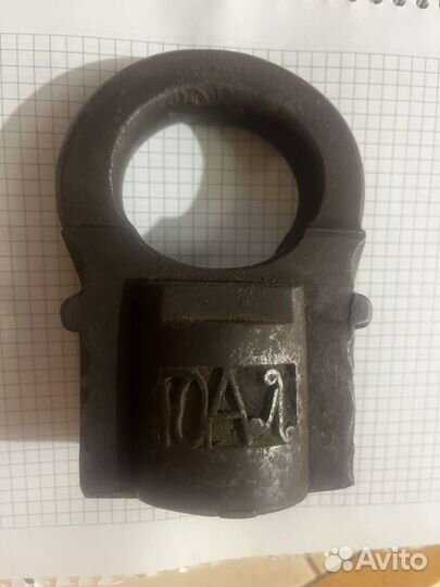 Навесной замок старинный