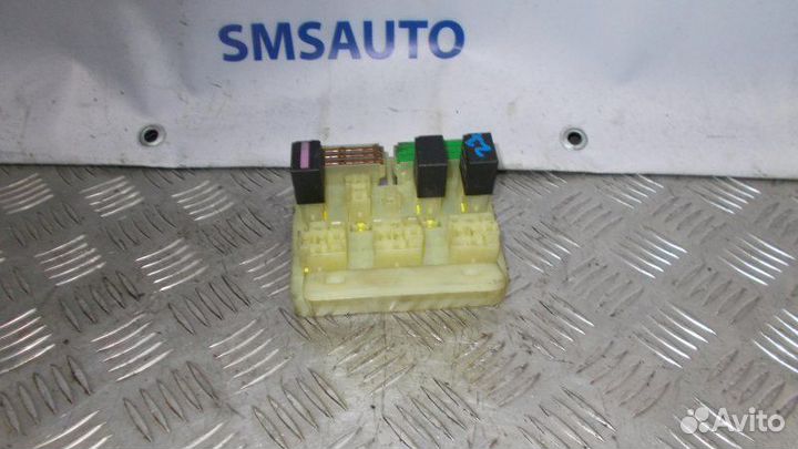 Блок предохранителей Volvo S40 универсал B4204T