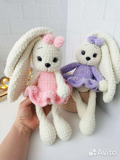 Игрушка зайка вязаная из плюшевой пряжи