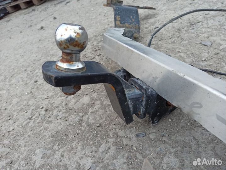 Фаркоп Toyota Land Cruiser 200 1VD 2016