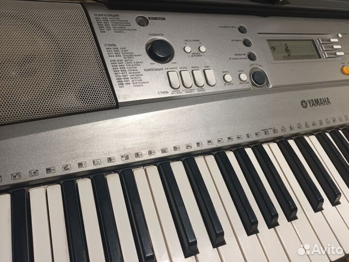 Yamaha PSR-E300 синтезатор с чувствительностью