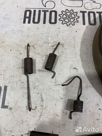 Тормозной механизм задний левый Toyota Rav4 A30