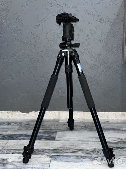 Штатив для фотоаппарата