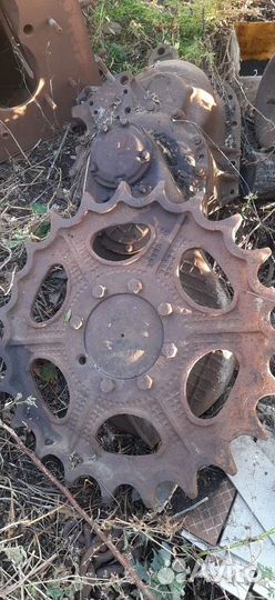 Корпус заднего моста и бортовые передачи трактора