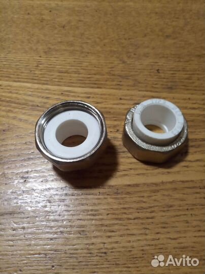 Гайка для подводки воды на колонку