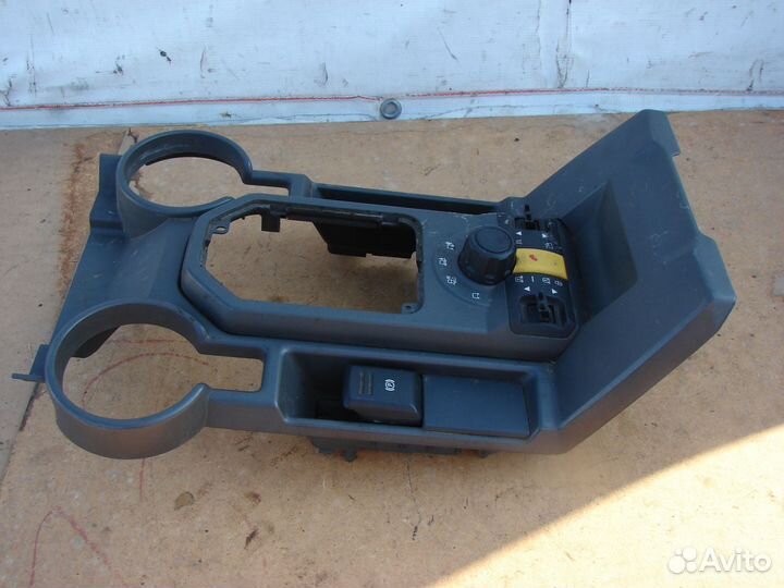 Накладка консоли Land Rover Discovery III 2006г