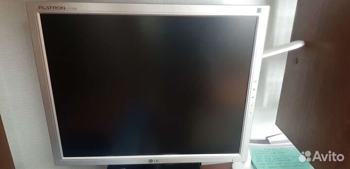 Монитор LG flatron L1718S