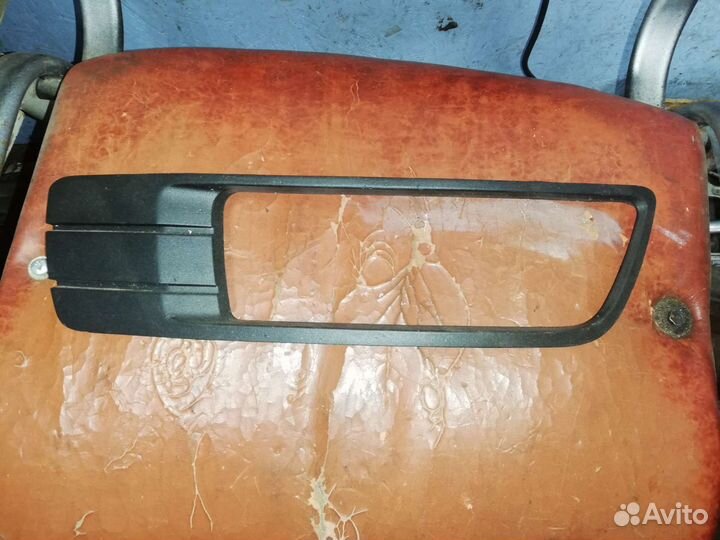 Накладка противотуманной фары Джили Эмгранд EC-7