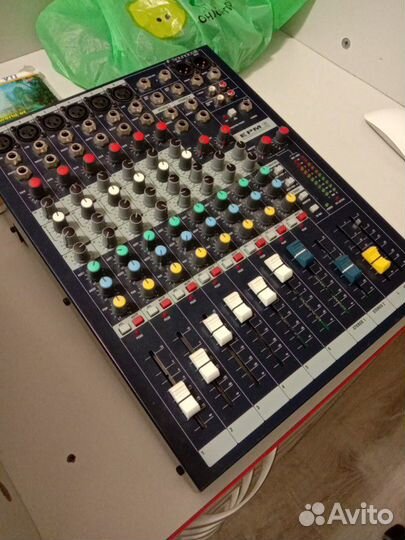 Микшер Soundcraft EPM 6