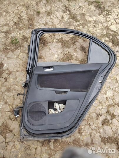 Дверь на lancer 10