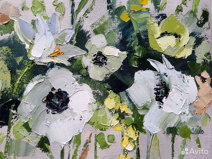 Картина маслом с белыми цветами на холсте нежная