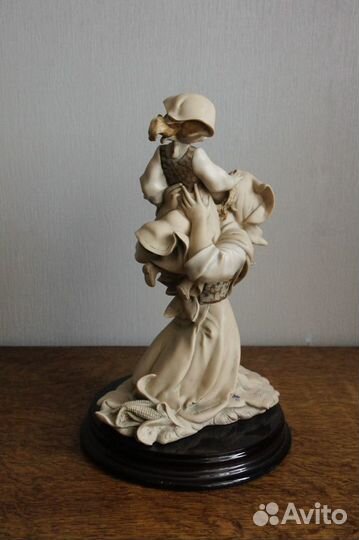 Мама с дочкой Джузеппе Армани статуэтка Флоренс