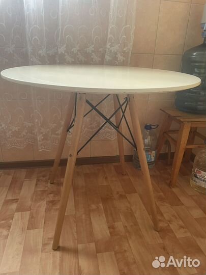 Кухонный стол и стулья