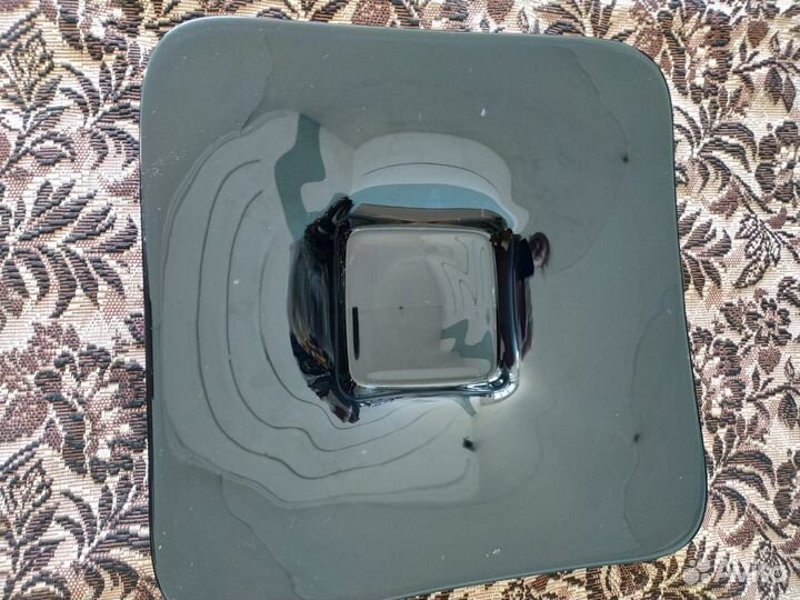 Стеклянная черная большая тарелка