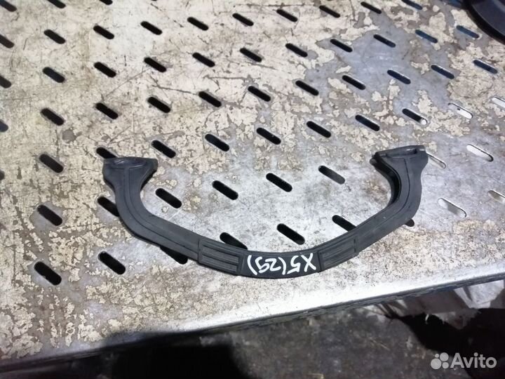 Крепление домкрата в багажнике BMW X5 e53