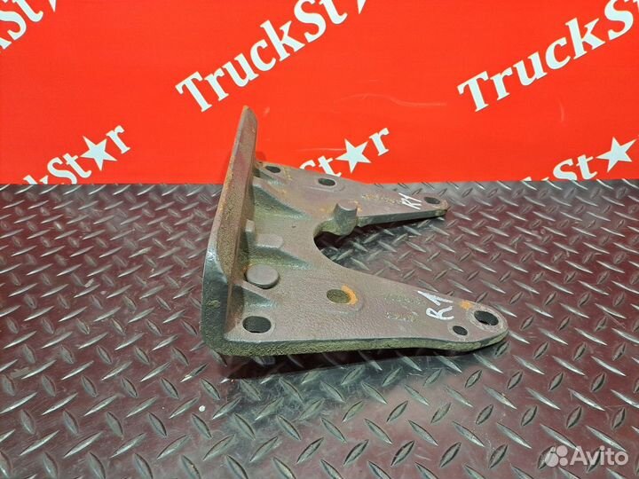 Кронштейн передней пневморессоры