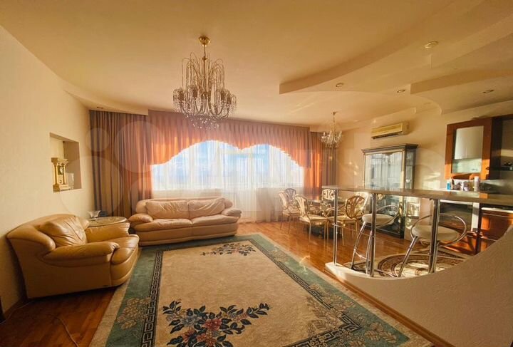 4-к. квартира, 100 м², 2/4 эт.