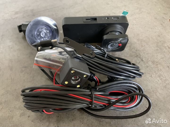 Видео регистратор с тремя камерами новый