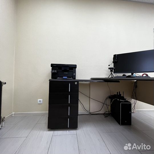 Угловой письменный стол