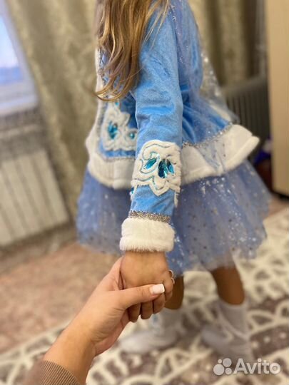 Продам новогодний костюм снежинки