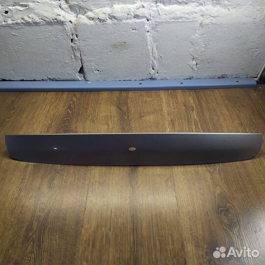 Накладка крышки багажника задняя Nissan Note