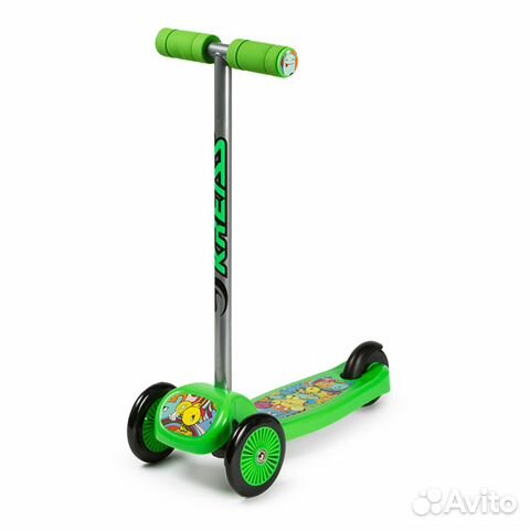 Новый трехколесный самокат и шлем защитный