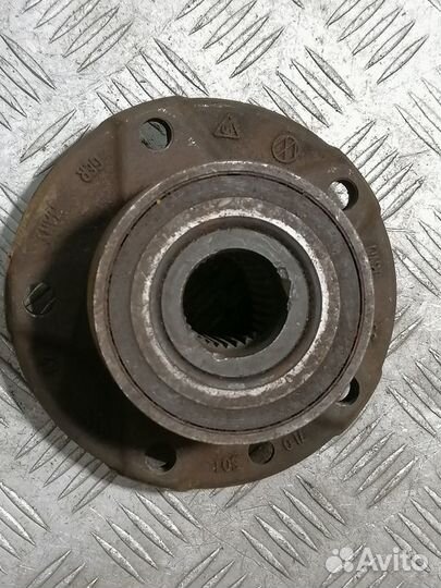 Ступица передняя Volkswagen Touareg 2002 2010