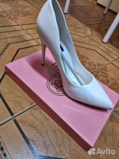 Туфли женские 40 размер белые