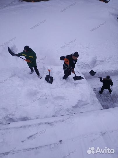 Очистка кровли от снега, уборка крыш, альпинисты