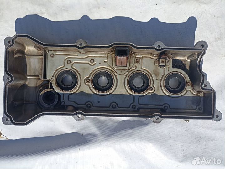 Клапанная крышка Nissan avenir 1992