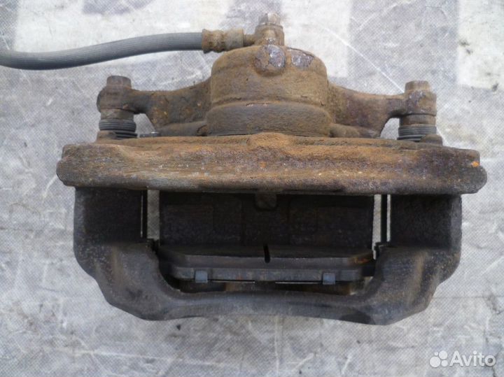 Мазда 3 Суппорт передний левый