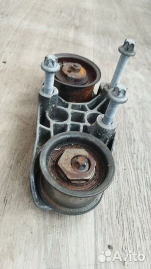 Натяжитель ремня грм Opel Omega