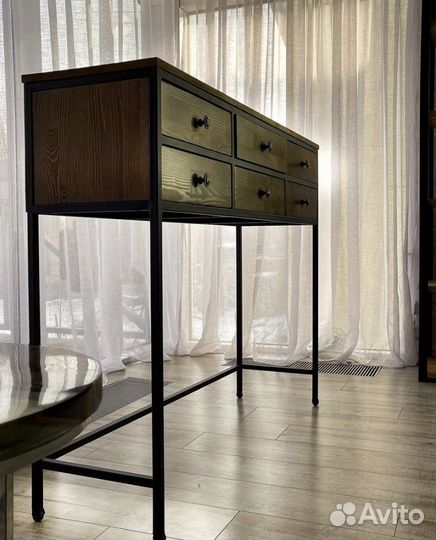 Консольный столик с ящиками