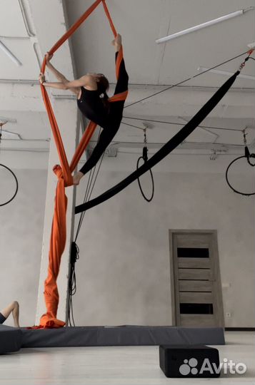 Тренер по воздушной гимнастике