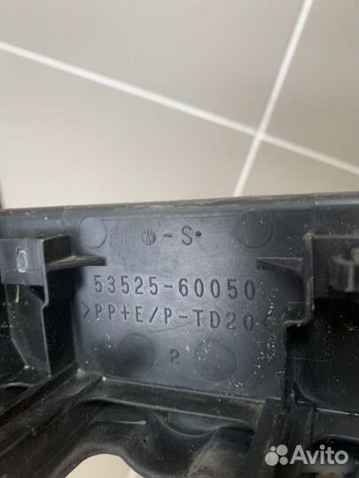 Кронштейн замка капота Toyota Land Cruiser Prado