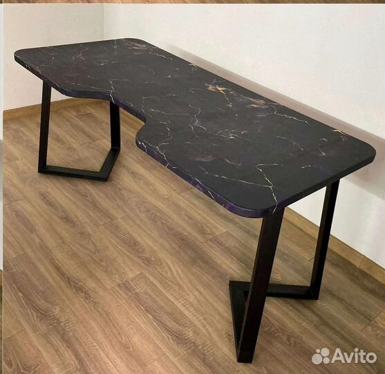 Компьютерный стол 'Minor Discussion'