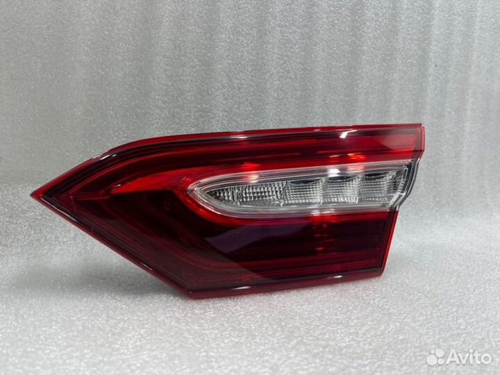 Фонарь внутренний LED правый Toyota Camry V70/V75