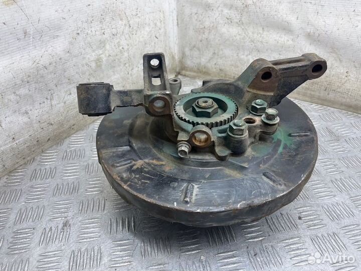 Щит опорный задний левый Nissan X-Trail T30 QR20DE